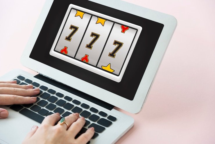 Pengguna mobile membaca tema permata